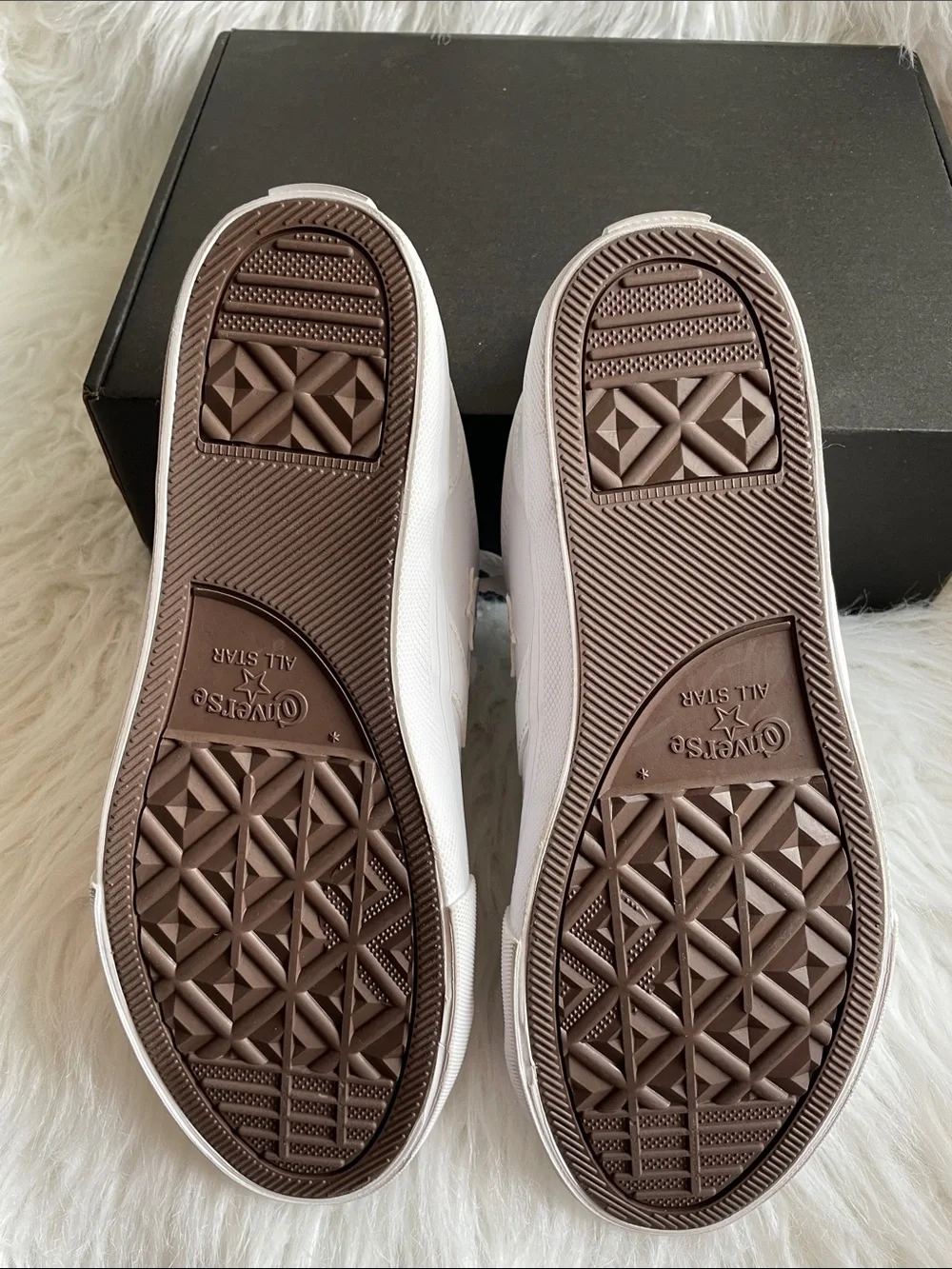Converse Comfort Cushion Sneakers Size 6.5 NWOT